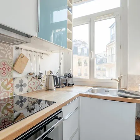 Apartment Steps From Montmartre Paris