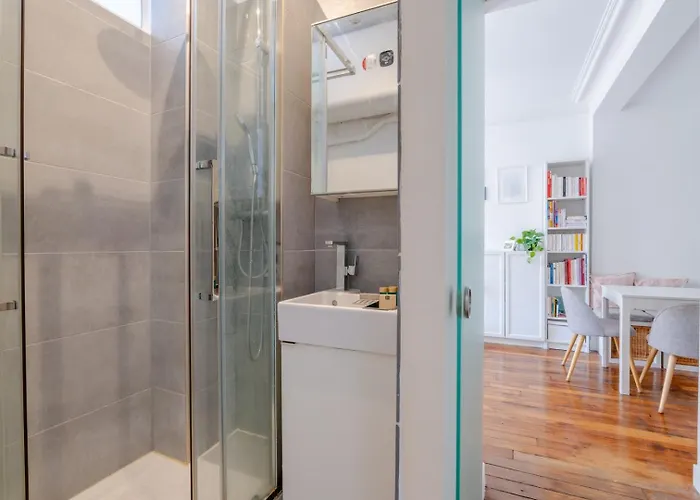 Апартаменты Apartment Steps From Montmartre Париж