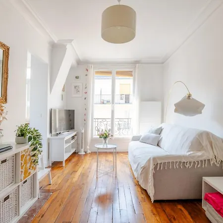Apartment Steps From Montmartre Paris
