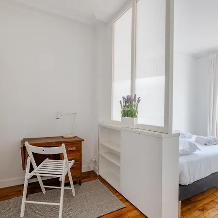 86830 Authentic Living Steps From Montmartre Appartement