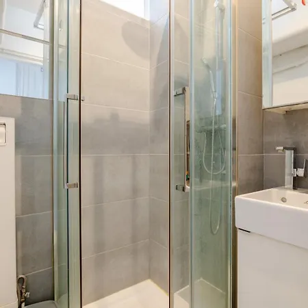 86830 Authentic Living Steps From Montmartre * Paris